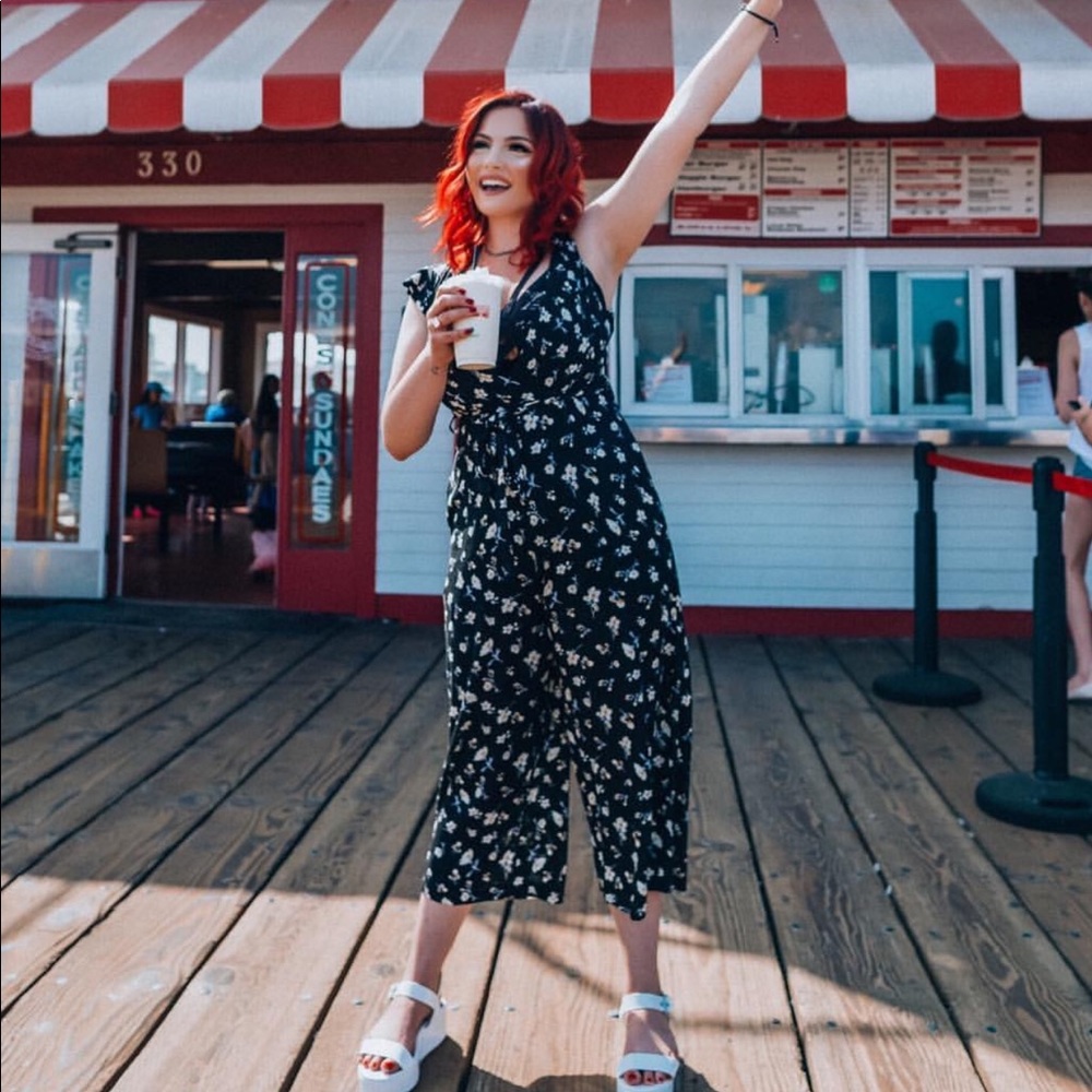 Black Floral Jumpsuit w/tie 🖤
